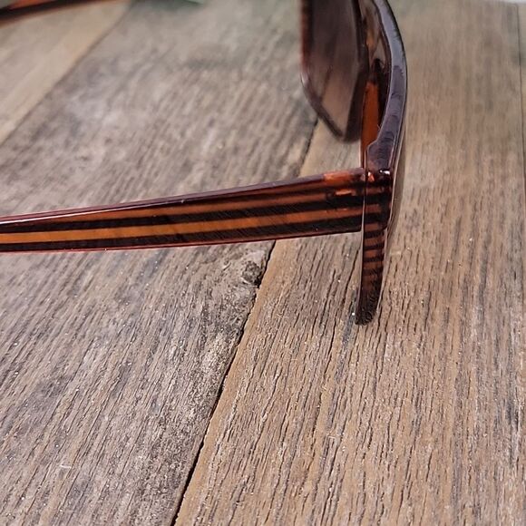 Sunglasses 2 assorted styles - Picture 9 of 11